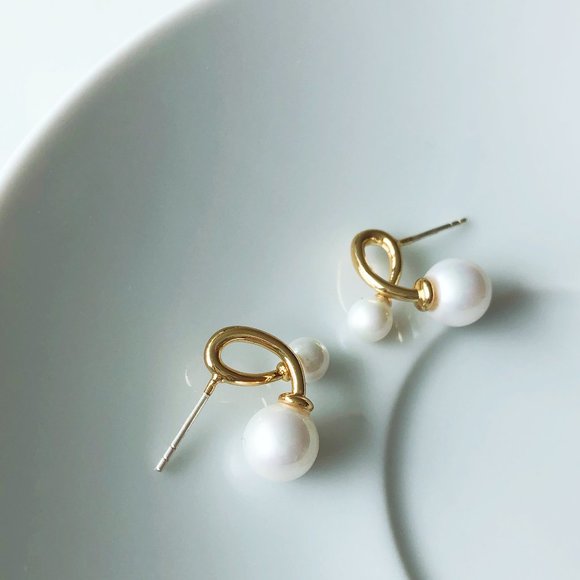 Gold Pearl Crossover Earrings - Picture 4 of 6